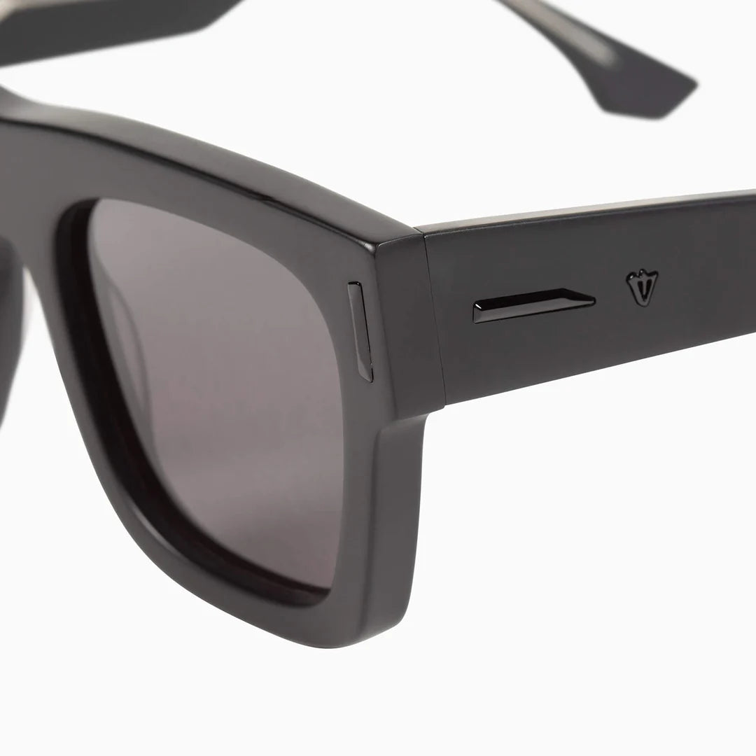 VALLEY // Alta MATTE BLACK GLOSS BLACK TRIM BLACK LENS