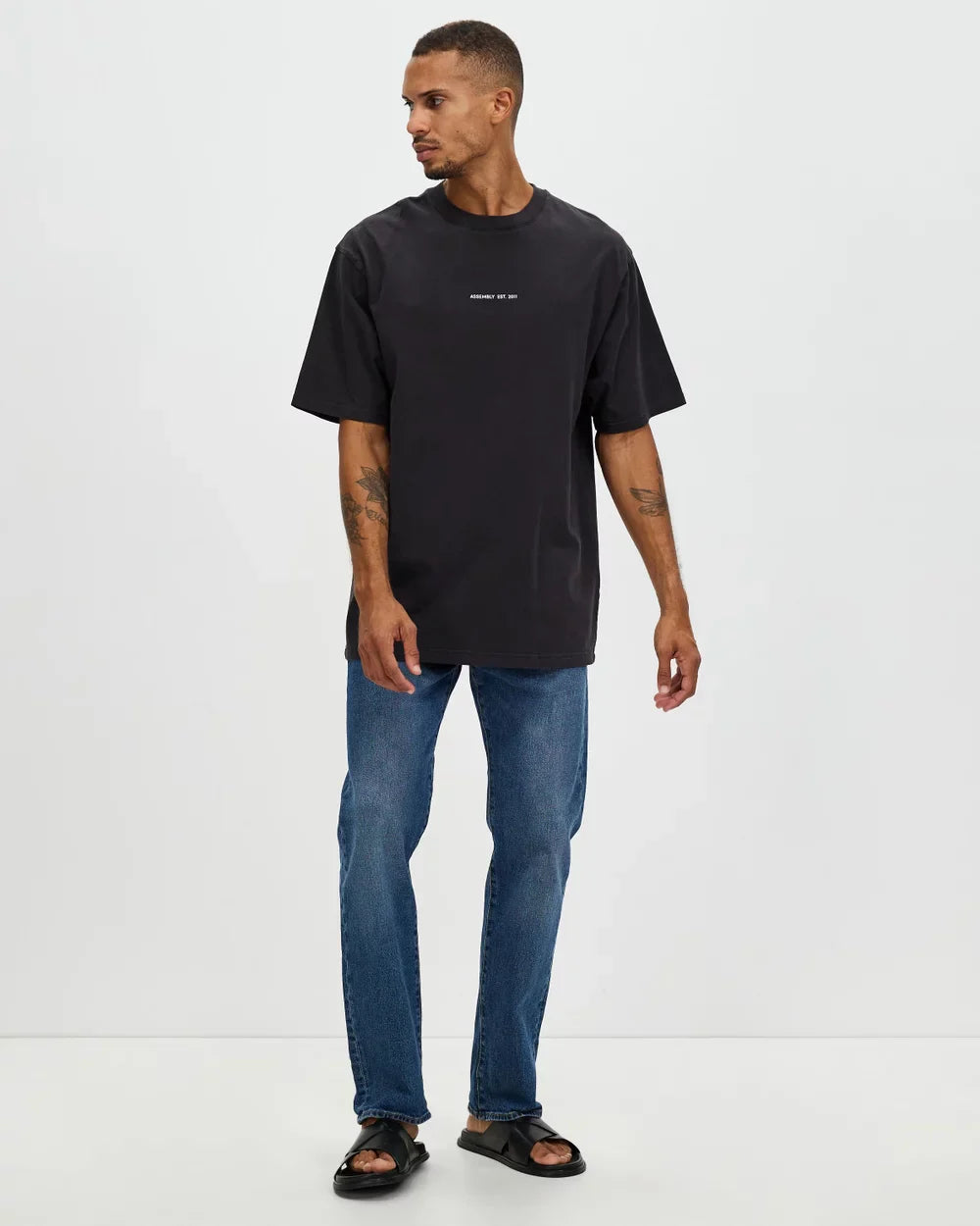 ASSEMBLY LABEL // Mens Established Tee TRUE BLACK/WHITE