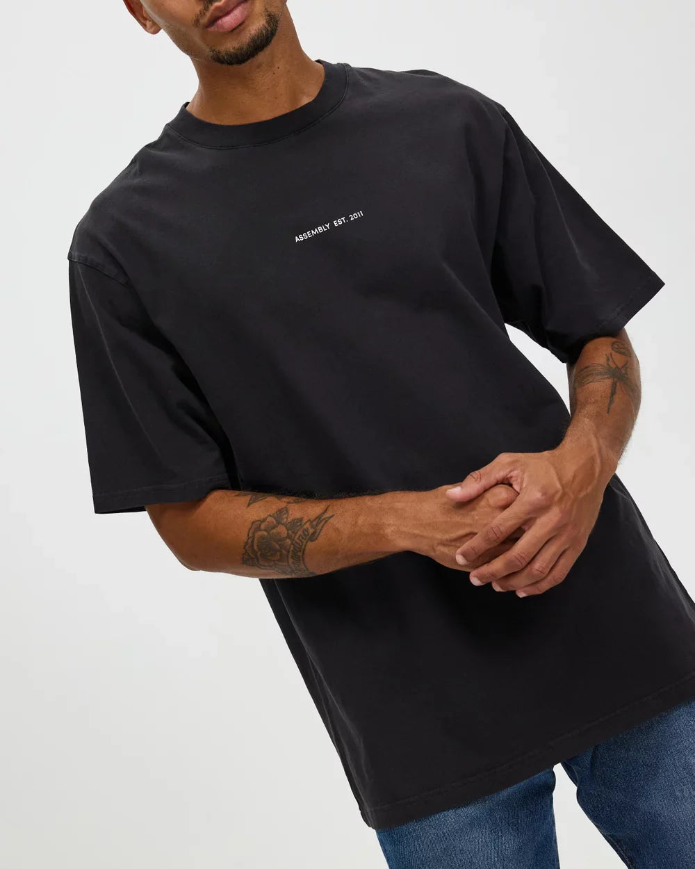 ASSEMBLY LABEL // Mens Established Tee TRUE BLACK/WHITE