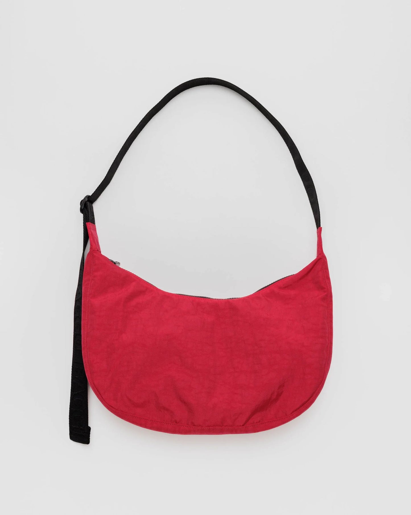 BAGGU // MEDIUM Nylon Crescent Bag CANDY APPLE