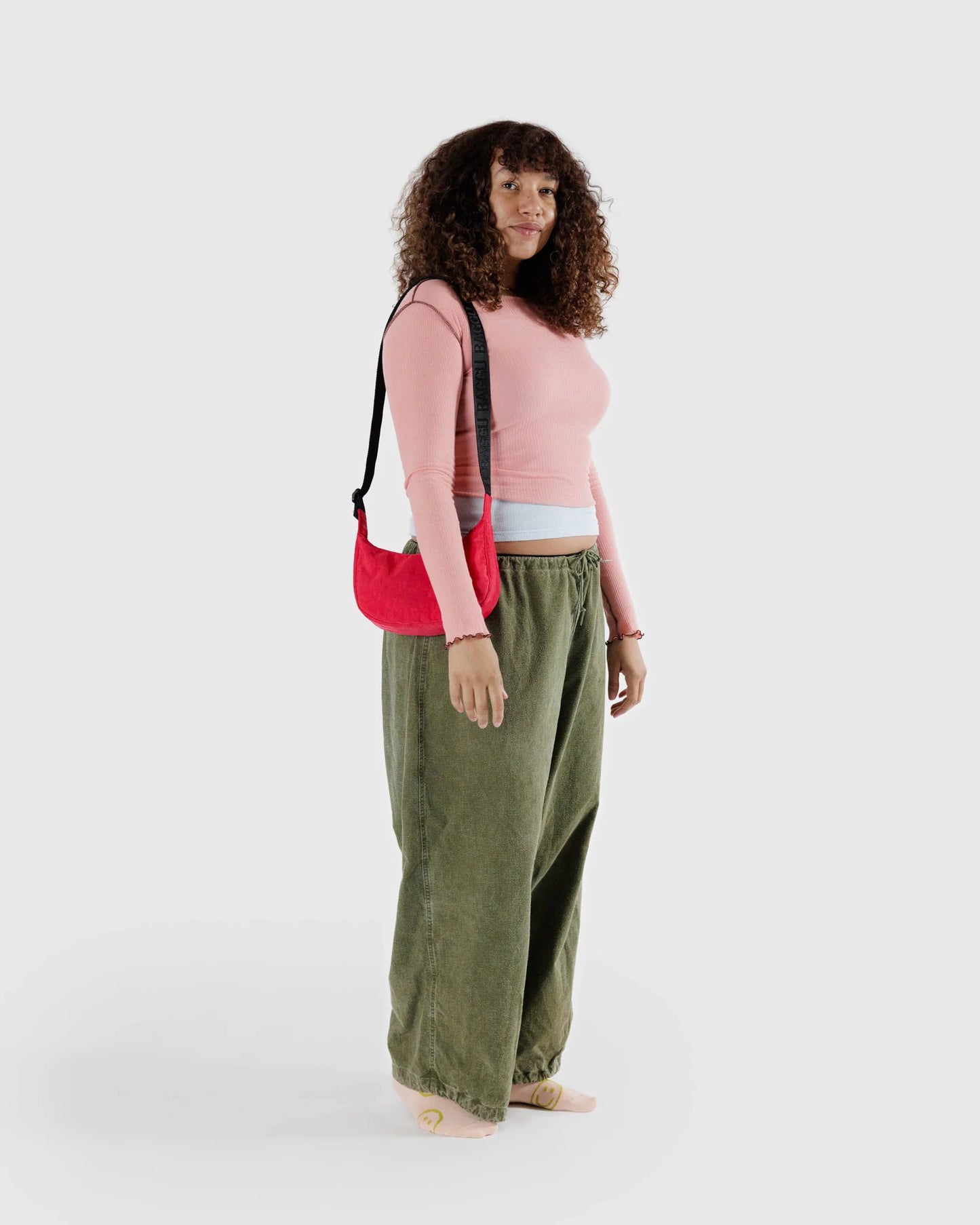 BAGGU // SMALL Nylon Crescent Bag CANDY APPLE