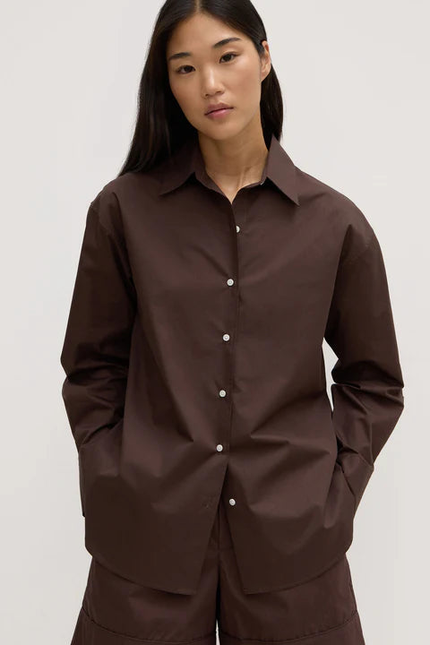 ASSEMBLY LABEL // Everyday Poplin Shirt GANACHE