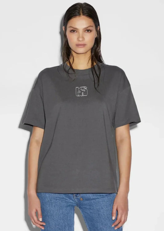 KSUBI // Stacked Stitch OH G Tee CHARCOAL