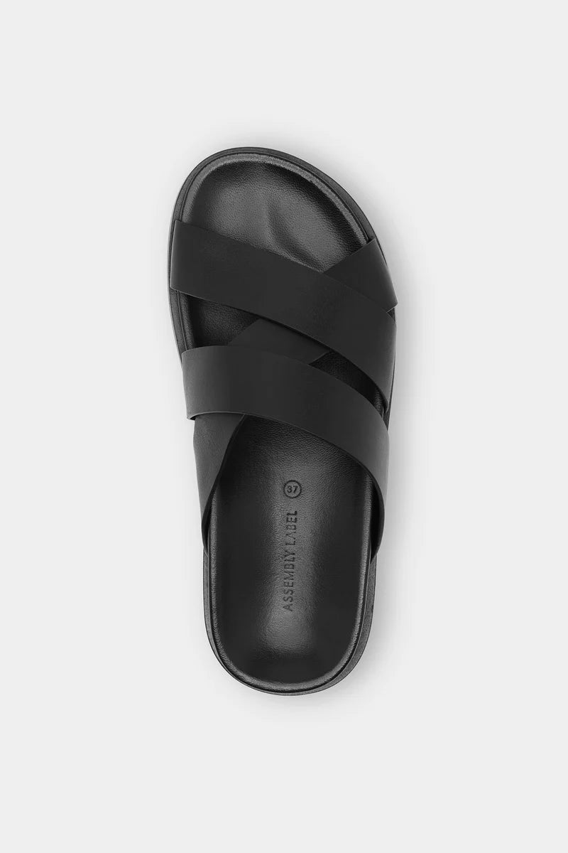 ASSEMBLY LABEL // Rae Slide BLACK