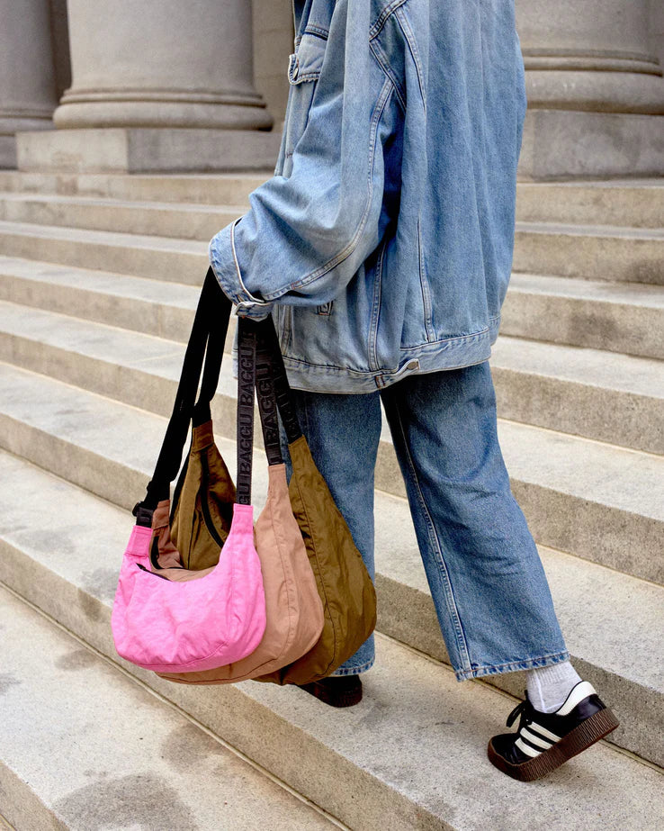 BAGGU // SMALL Nylon Crescent Bag COCOA