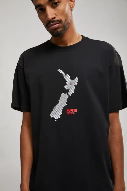 HUFFER // Sup Tee On The Map BLACK