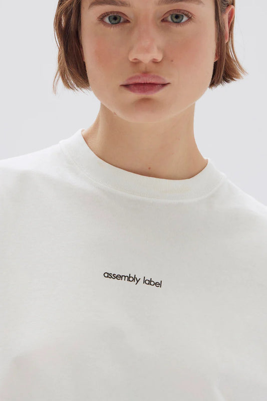 ASSEMBLY LABEL // Exhibited Print Tee ANTIQUE WHITE