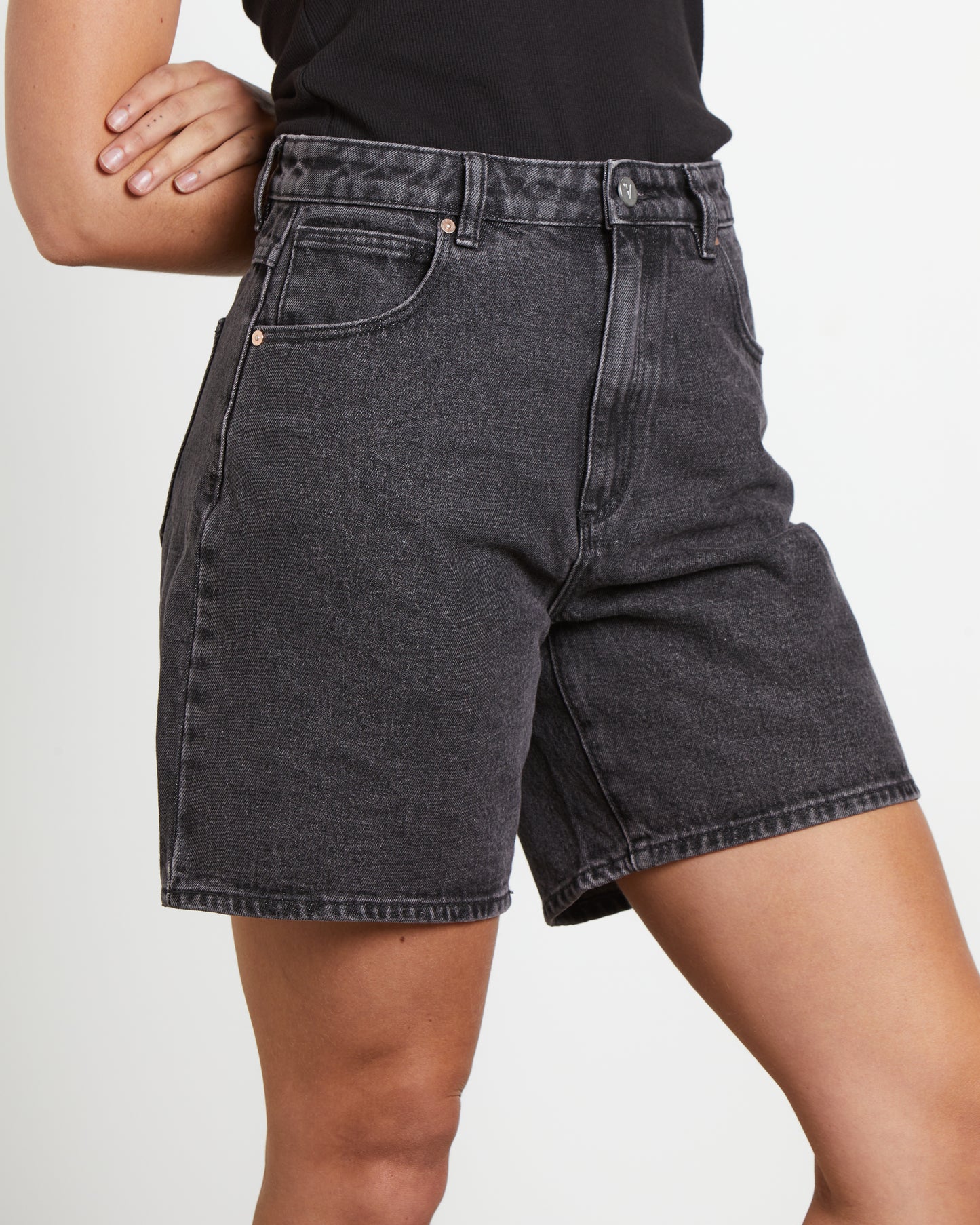 ABRAND // Carrie Short Piper WASHED BLACK