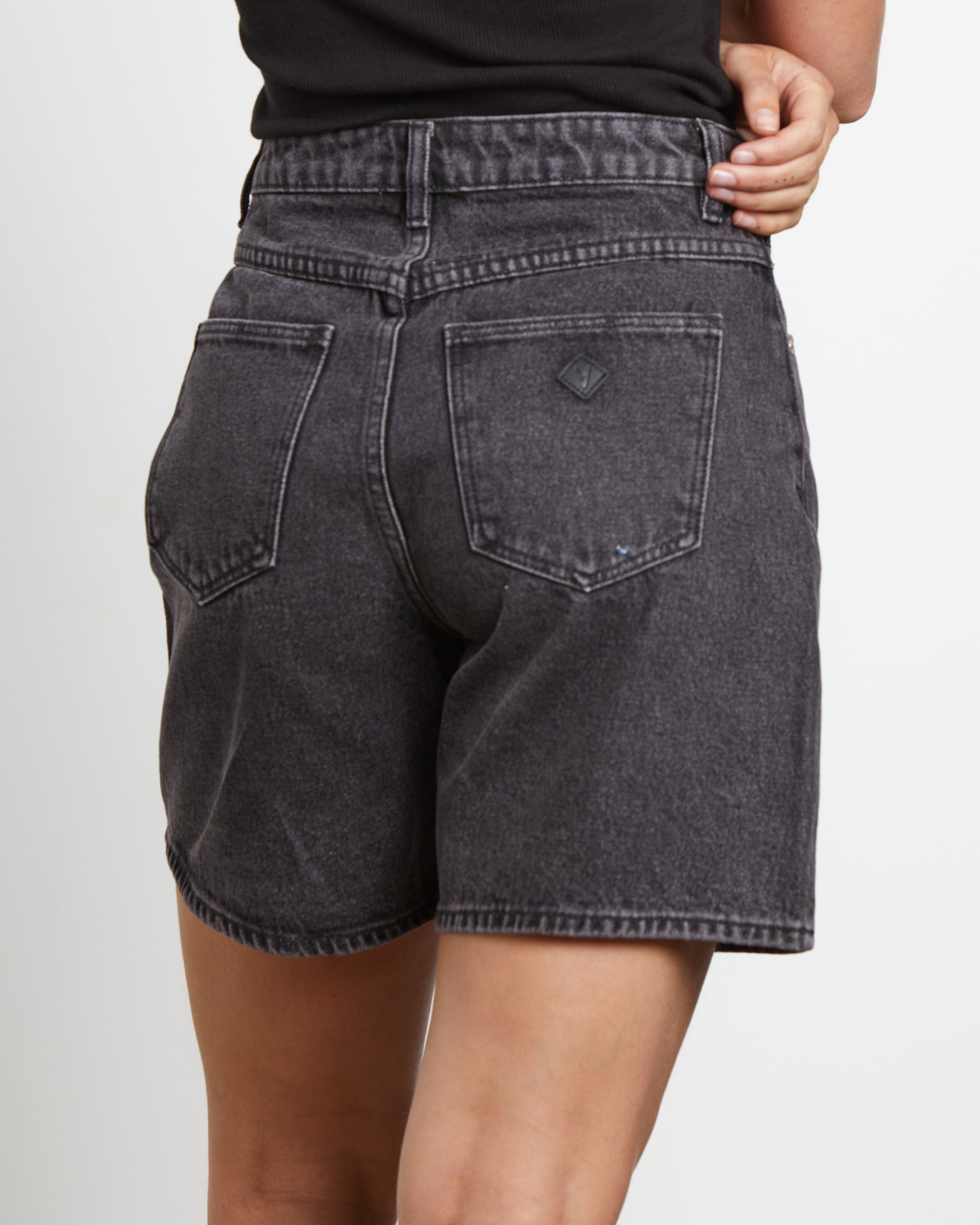 ABRAND // Carrie Short Piper WASHED BLACK